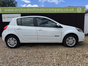 2012 Renault Clio 1.2 Expression + in White — image 6