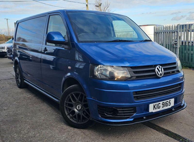 2012 Volkswagen Transporter 2.0 Tdi T30 Lwb 6 Speed 140bhp 5dr in Blue — image 1