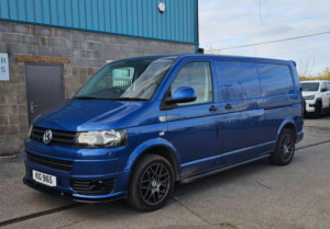 2012 Volkswagen Transporter 2.0 Tdi T30 Lwb 6 Speed 140bhp 5dr in Blue — image 3