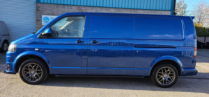 2012 Volkswagen Transporter 2.0 Tdi T30 Lwb 6 Speed 140bhp 5dr in Blue — image 4