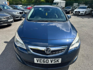 2011 Vauxhall Astra 2.0 Cdti Elite Auto Euro 5 5dr in Blue — image 3