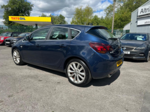2011 Vauxhall Astra 2.0 Cdti Elite Auto Euro 5 5dr in Blue — image 5