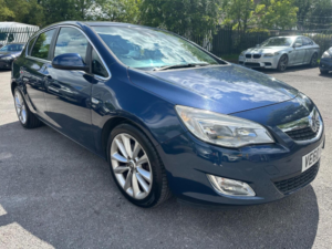 2011 Vauxhall Astra 2.0 Cdti Elite Auto Euro 5 5dr in Blue — image 6