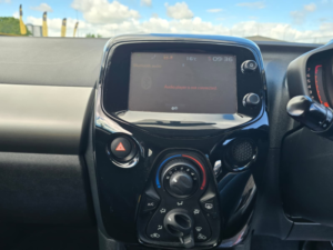 2016 Citroen C1 1.2 Puretech Flair Hatchback 3dr Petrol Manual Euro 6 (82 Ps) in White — image 4
