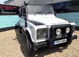 2015 Land Rover Defender 110 2.2 Tdci Xs Utility Wagon Double Cab 5dr Diesel Manual 4WD Mwb Euro 5 (122 Ps) in White — image 2
