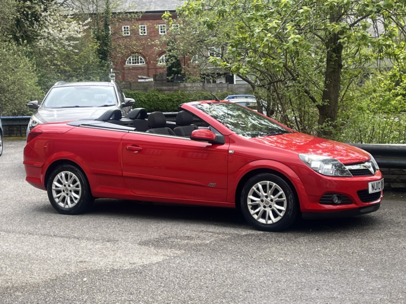2010 Vauxhall Astra 1.8i Sport Twin Top 2dr Petrol Manual (177 G/km, 138 Bhp) in Red — image 1