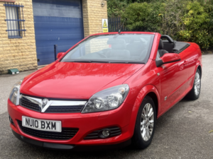 2010 Vauxhall Astra 1.8i Sport Twin Top 2dr Petrol Manual (177 G/km, 138 Bhp) in Red — image 3