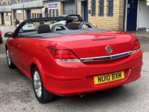 2010 Vauxhall Astra 1.8i Sport Twin Top 2dr Petrol Manual (177 G/km, 138 Bhp) in Red — image 4