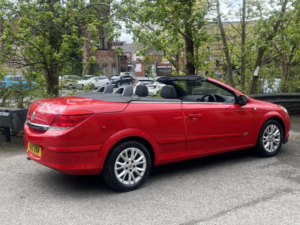 2010 Vauxhall Astra 1.8i Sport Twin Top 2dr Petrol Manual (177 G/km, 138 Bhp) in Red — image 6