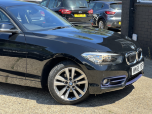 2015 BMW 1 Series 1.5 118i Sport 5-Door in Black — image 4