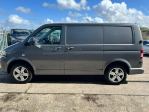 2014 Volkswagen Transporter 2.0 Tdi Bluemotion Tech T30 Highline L1 H1 4dr in Grey — image 4
