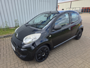 2012 Citroen C1 1.0 I Vt in Black — image 5