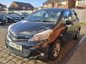 2014 Toyota Yaris 1.3 Dual Vvt-I Icon Plus in Black — image 3