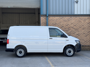2018 Volkswagen Transporter 2.0 Tdi T28 Startline Bmt 102 Startline Van Euro 6 in White — image 4