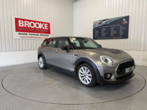2016 MINI Clubman 1.5 Cooper Euro 6 (s/s) 6dr in Silver — image 1