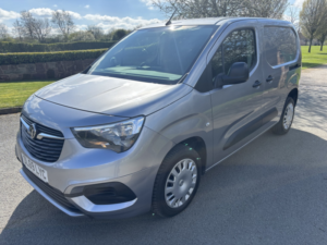 2019 Vauxhall Combo Sportive 1.6 Turbo D 100 Panel Van 2300 Eu6 Ulez in Grey — image 2