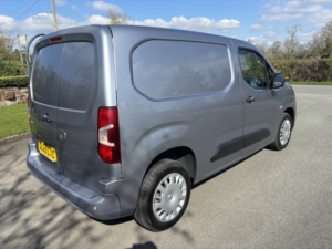 2019 Vauxhall Combo Sportive 1.6 Turbo D 100 Panel Van 2300 Eu6 Ulez in Grey — image 3