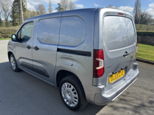 2019 Vauxhall Combo Sportive 1.6 Turbo D 100 Panel Van 2300 Eu6 Ulez in Grey — image 4