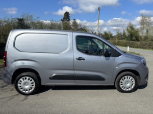 2019 Vauxhall Combo Sportive 1.6 Turbo D 100 Panel Van 2300 Eu6 Ulez in Grey — image 5
