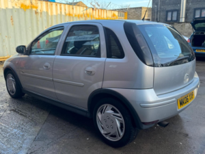 2006 Vauxhall Corsa 1.4i 16v Design 5dr (a/c) in Silver — image 2