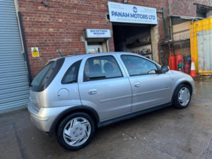 2006 Vauxhall Corsa 1.4i 16v Design 5dr (a/c) in Silver — image 3