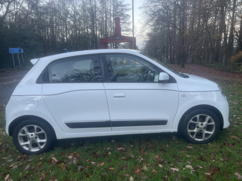 2015 Renault Twingo 1.0 Dynamique Sce 70 Stop & Start in White — image 1