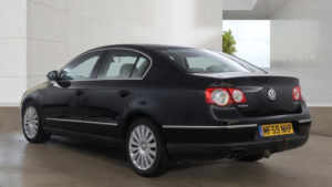 2009 Volkswagen Passat 2.0 Tdi Highline Plus in Black — image 5