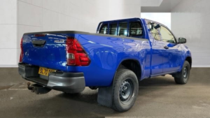 2020 Toyota Hilux 2.4 D-4d Active Extra Pickup Extended Cab 4dr Diesel Manual 4WD Euro 6 (s/s) (150 Ps) in Blue — image 4