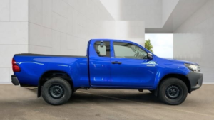 2020 Toyota Hilux 2.4 D-4d Active Extra Pickup Extended Cab 4dr Diesel Manual 4WD Euro 6 (s/s) (150 Ps) in Blue — image 5