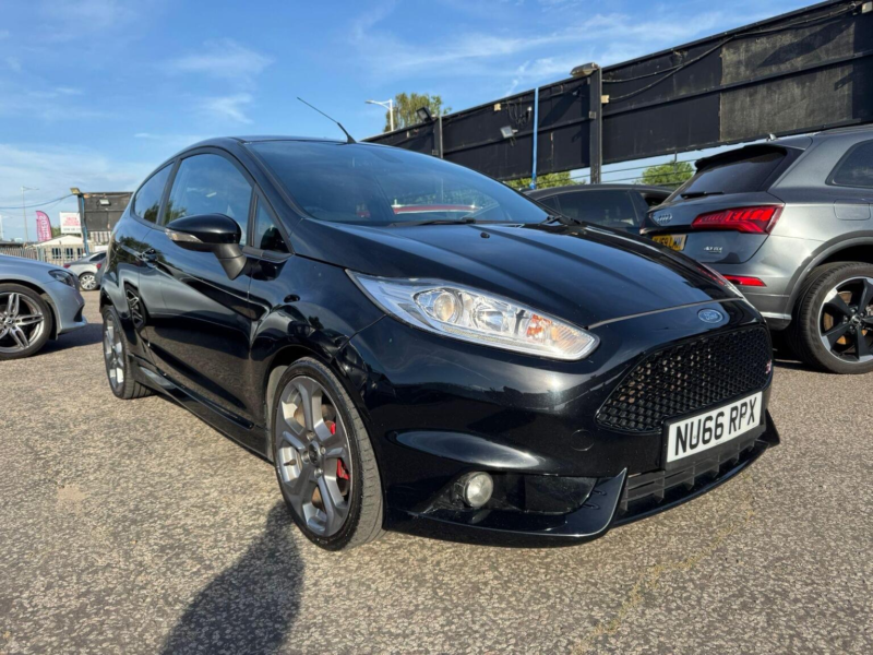 2016 Ford Fiesta 1.6t Ecoboost St-3 Euro 6 3dr in Black — image 1