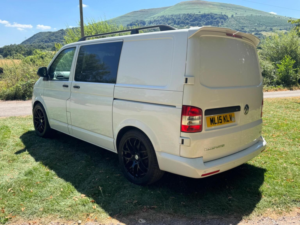 2015 Volkswagen Transporter 2.0 Tdi T28 Startline L1 H1 4dr in White — image 4