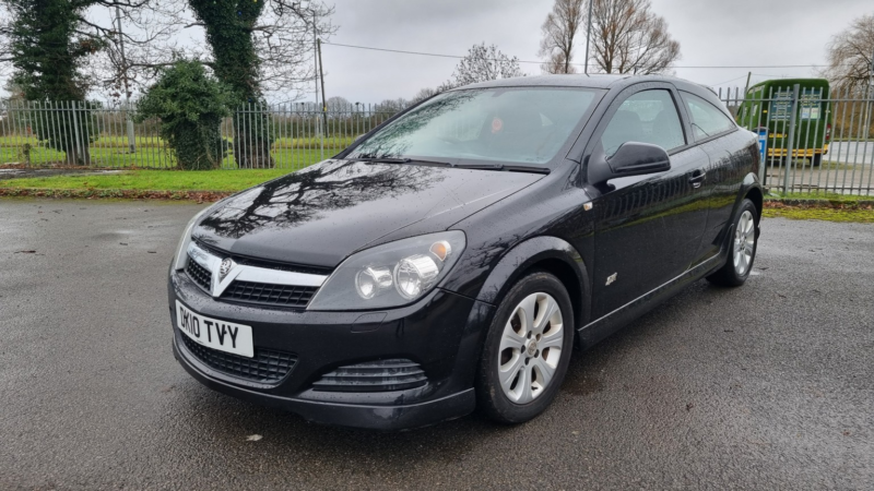 2010 Vauxhall Astra 1.4 I 16v Sport in Black — image 1