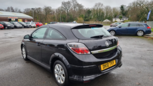 2010 Vauxhall Astra 1.4 I 16v Sport in Black — image 6