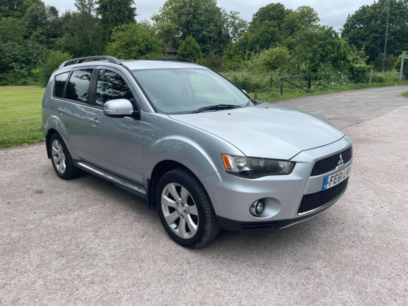 2011 Mitsubishi Outlander 2.2 Di-D Gx3 4WD Euro 5 5dr in Silver — image 1