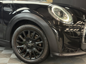 2021 MINI Hatch 1.5 3-Door Hatch Cooper Classic in Black — image 5