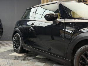 2021 MINI Hatch 1.5 3-Door Hatch Cooper Classic in Black — image 6