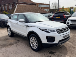 2018 Land Rover Range Rover Evoque Td4 Se in White — image 2