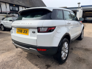2018 Land Rover Range Rover Evoque Td4 Se in White — image 6