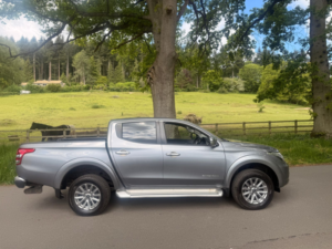 2017 Mitsubishi L200 2.4 Di-D Dc Barbarian Pickup Double Cab 4dr Diesel Manual 4WD Euro 6 (178 Ps) in Grey — image 2
