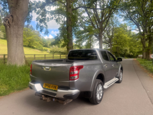 2017 Mitsubishi L200 2.4 Di-D Dc Barbarian Pickup Double Cab 4dr Diesel Manual 4WD Euro 6 (178 Ps) in Grey — image 3