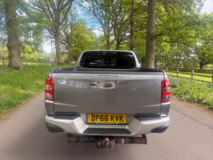 2017 Mitsubishi L200 2.4 Di-D Dc Barbarian Pickup Double Cab 4dr Diesel Manual 4WD Euro 6 (178 Ps) in Grey — image 4