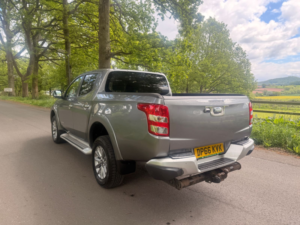 2017 Mitsubishi L200 2.4 Di-D Dc Barbarian Pickup Double Cab 4dr Diesel Manual 4WD Euro 6 (178 Ps) in Grey — image 6