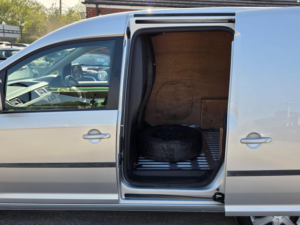 2018 Volkswagen Caddy 2.0 Tdi C20 Bluemotion Tech Trendline Swb Euro 6 (s/s) 5dr in Silver — image 5