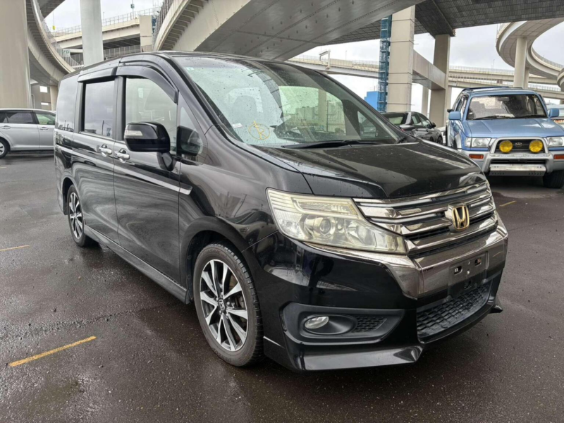 2013 Honda Stepwagon 2.0 Spada Z Cool Spirit 5dr 7 Seats in Black — image 1