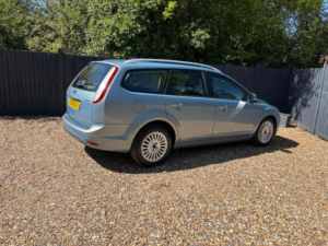 2008 Ford Focus 1.6 Titanium 5dr in Blue — image 3