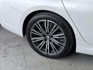 2020 BMW 3 Series 2.0 330e 12kwh M Sport Auto Euro 6 (s/s) 4dr in White — image 5