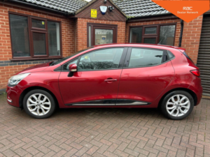 2016 Renault Clio 1.2 16v Dynamique Nav Euro 6 5dr in Red — image 5