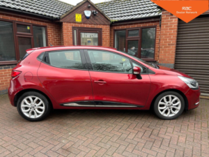 2016 Renault Clio 1.2 16v Dynamique Nav Euro 6 5dr in Red — image 6