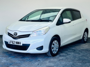 2012 Toyota Yaris 1.33 Dual Vvt-I Tr Multidrive S Euro 5 5dr in White — image 3