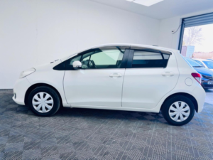 2012 Toyota Yaris 1.33 Dual Vvt-I Tr Multidrive S Euro 5 5dr in White — image 5